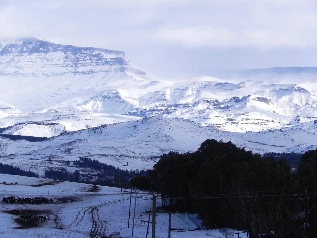 J&B Lodge Underberg Ruang foto