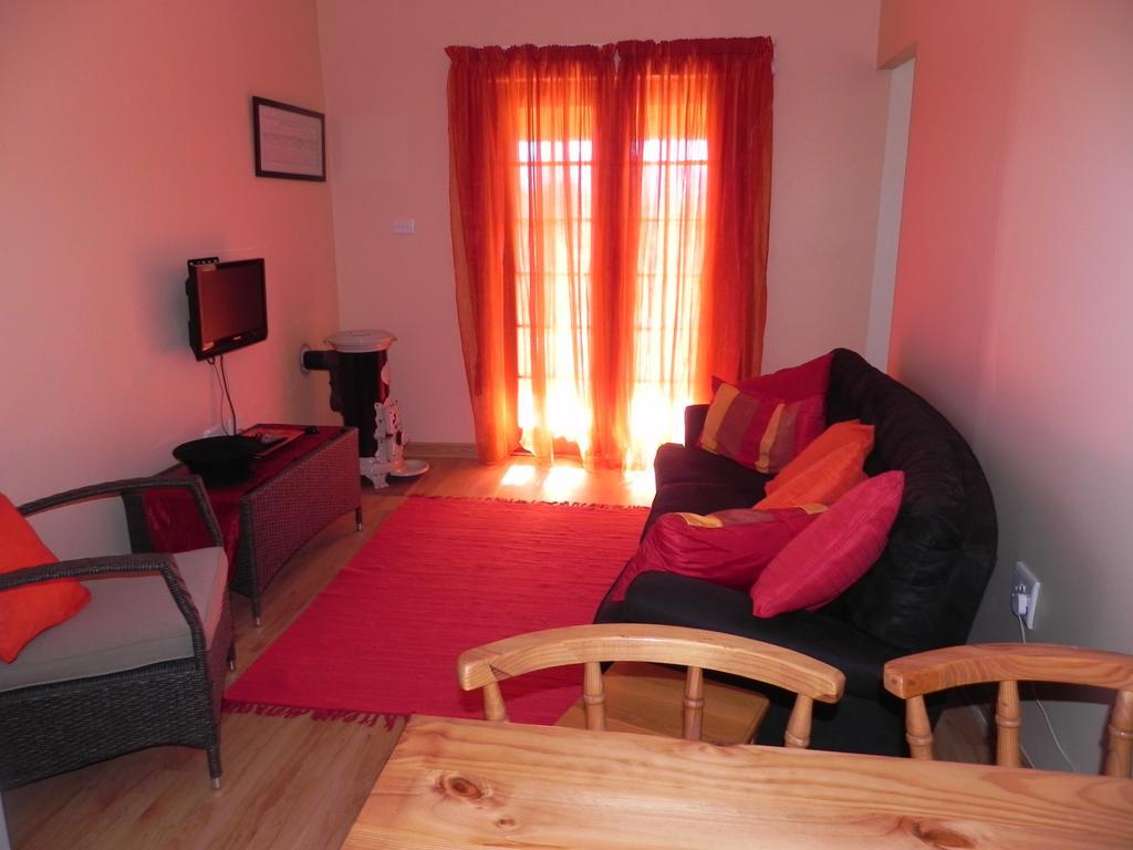 J&B Lodge Underberg Ruang foto